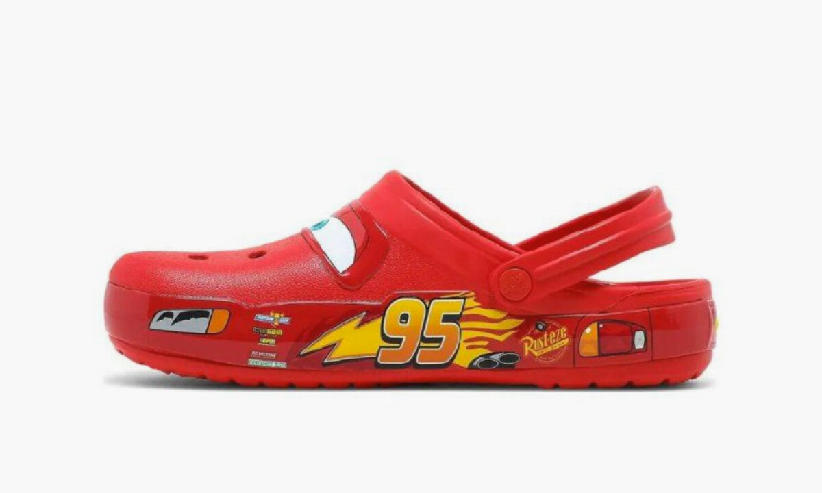 crocs-classic-clog-lightning-mcqueen_205759-610