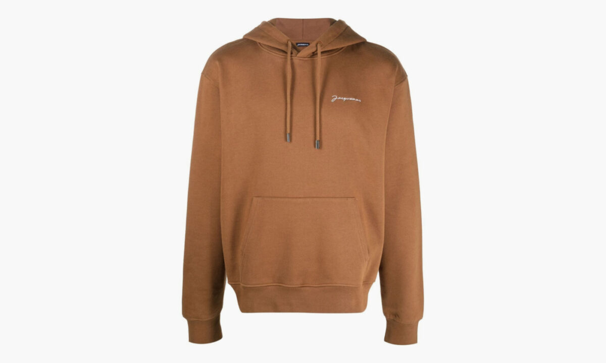 jacquemus-le-sweatshirt-brode-embroidered-logo-hoodie-brown_226js310-2120-850