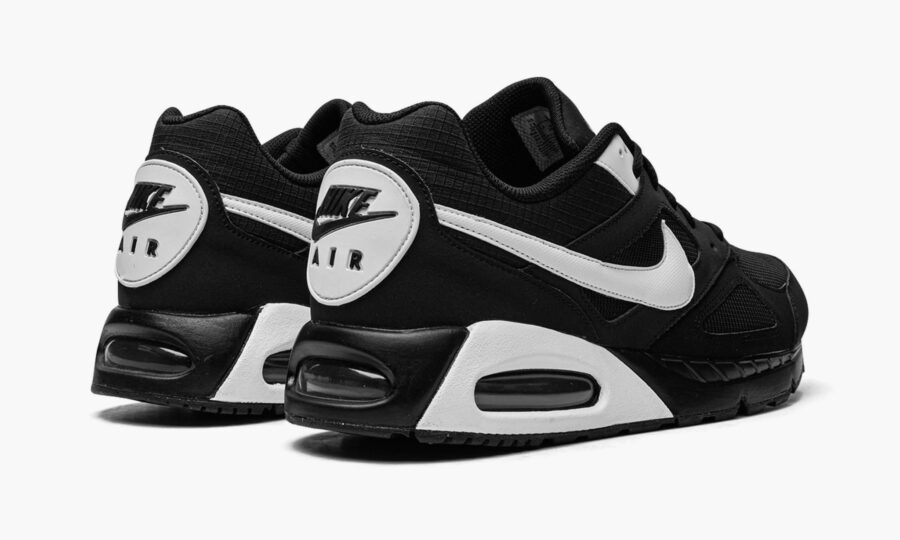 nike-air-max-ivo-black-white_580518-011_2